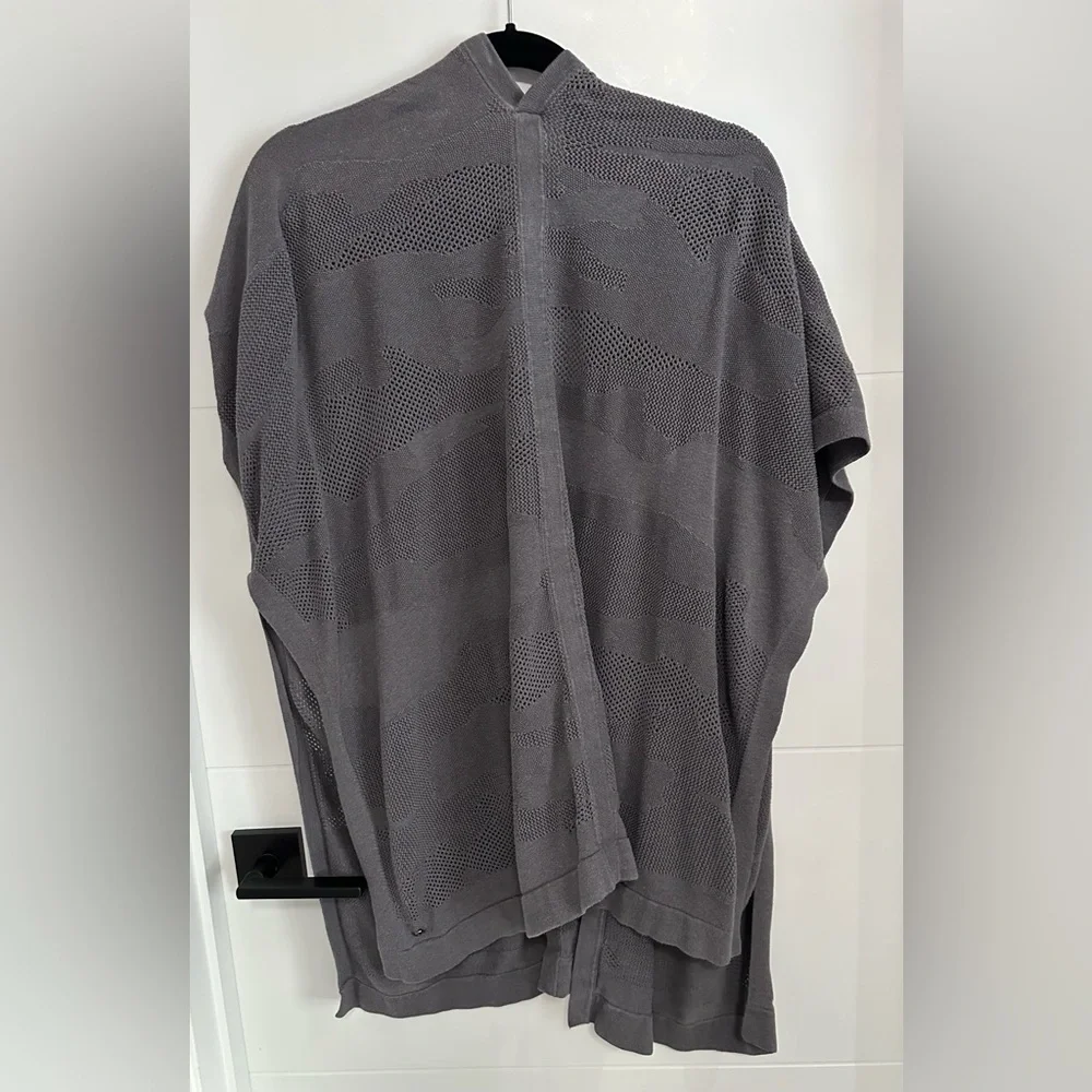 Lululemon: Women’s Find Your Light Wrap- One Size - Picture 10 of 10